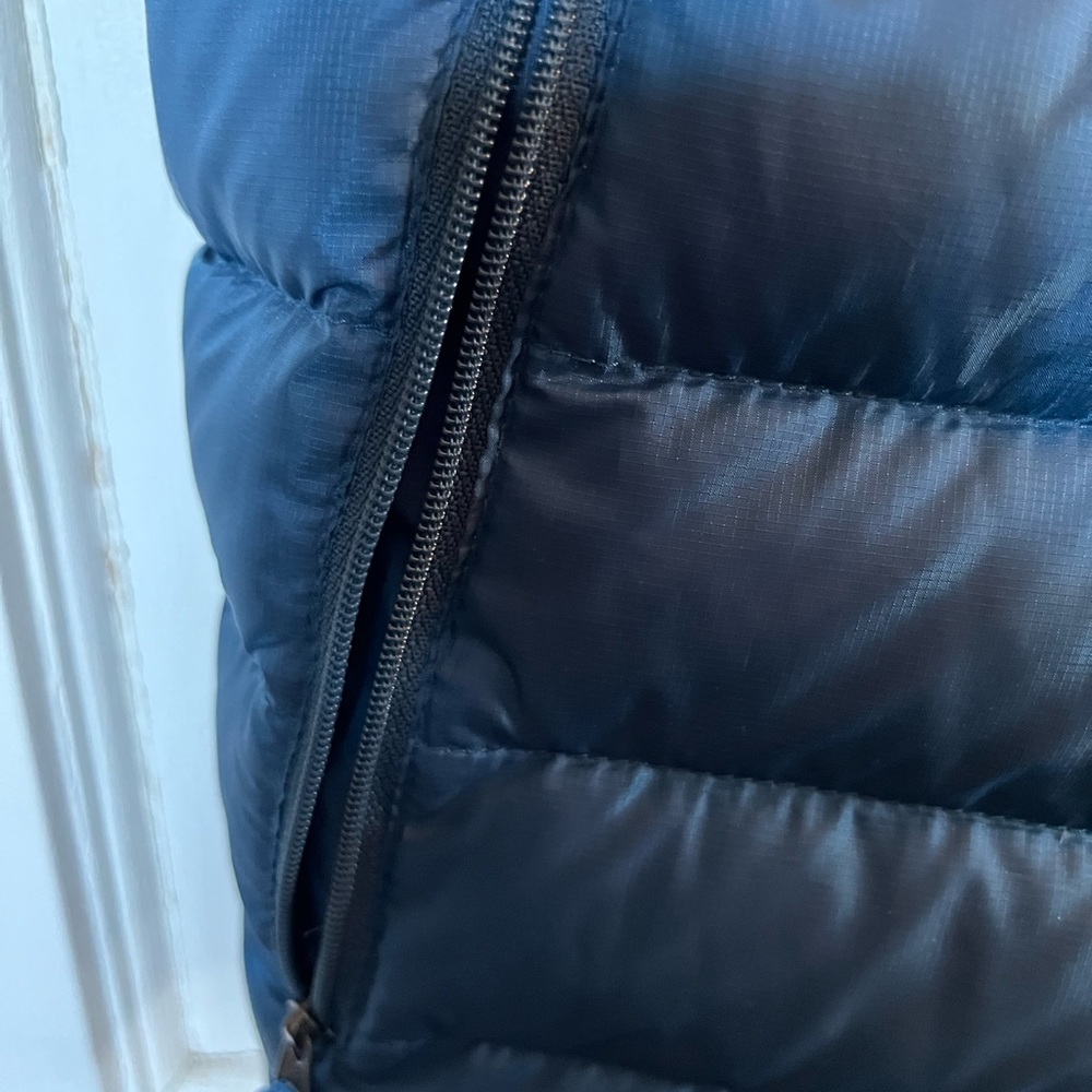 Patagonia NWT boys large navy blue vest